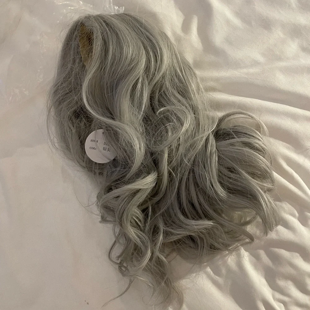 ‼️SALE‼️ NWT Silver wig ✨ - Picture 9 of 14